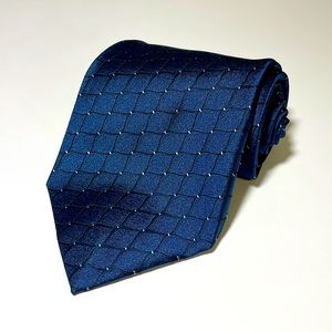 Hickey Freeman mens dark blue geo print 100% silk neck tie EUC